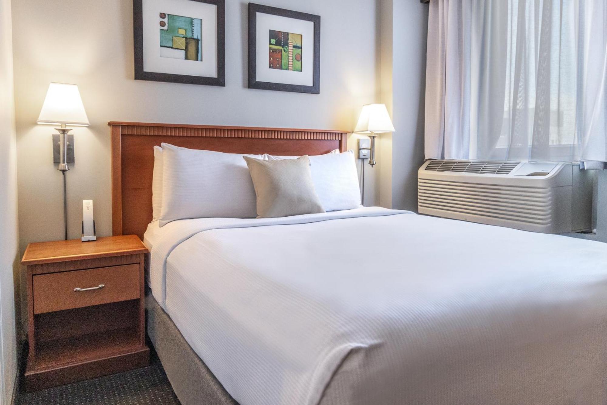 Saint-laurent Hotel Montreal