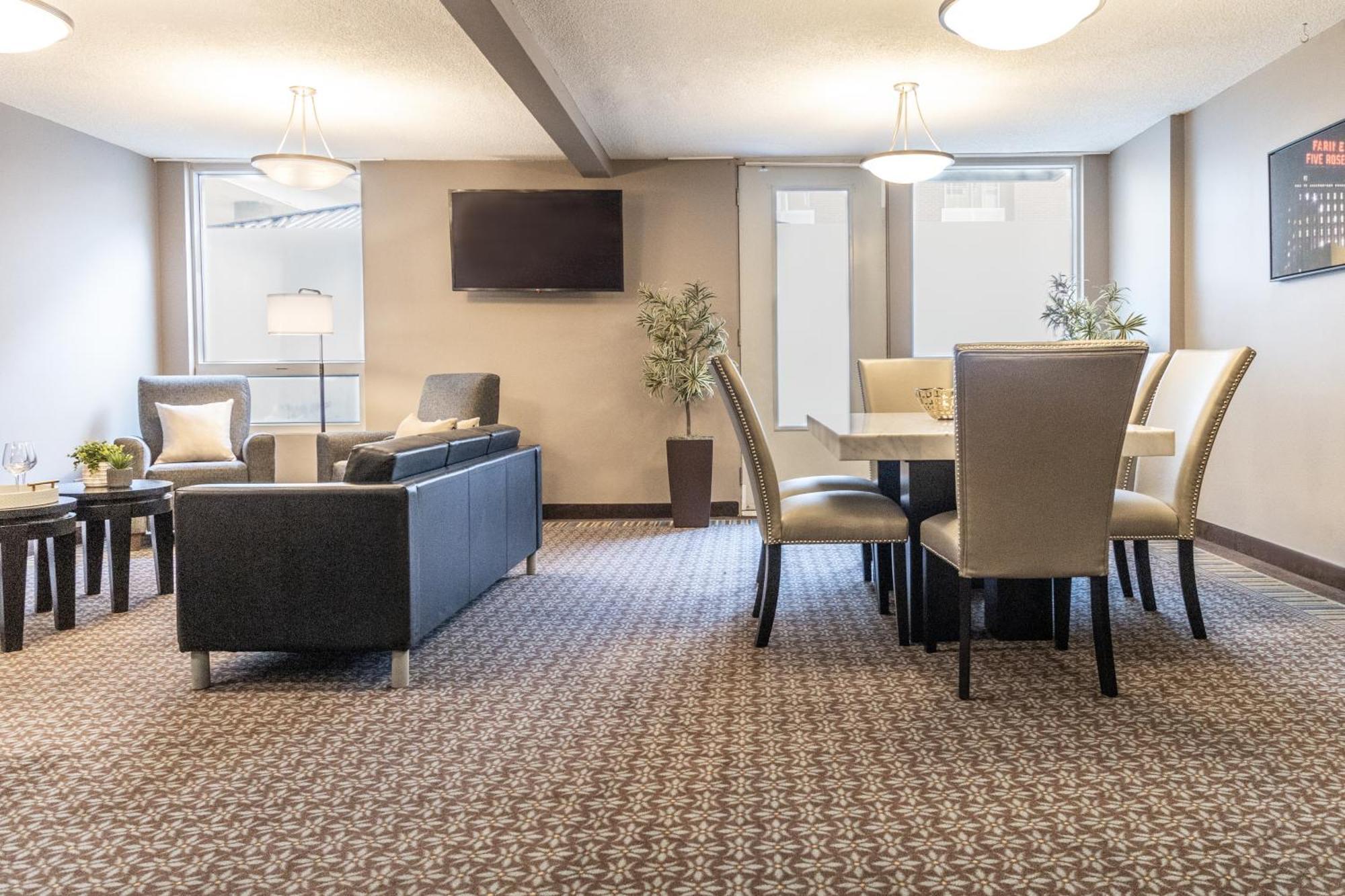 Saint-laurent 3* Montreal