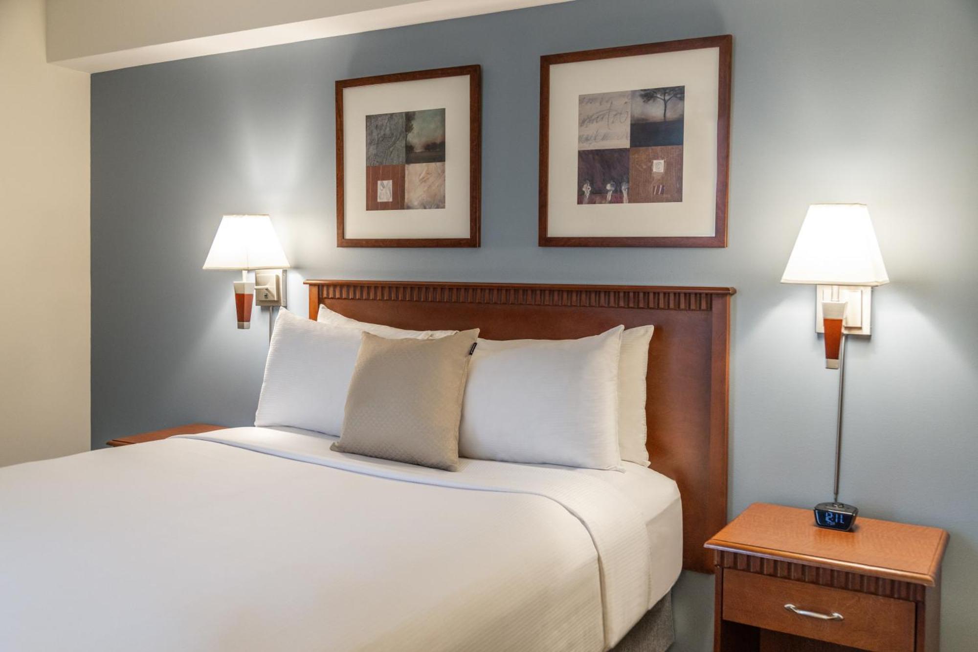 Saint-laurent Hotel Montreal